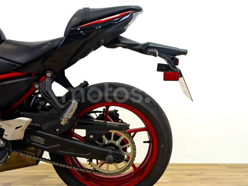 Kawasaki Z650 – Vista 9