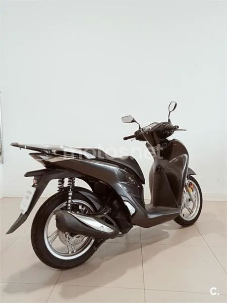 Honda SH 125i – Vista 6