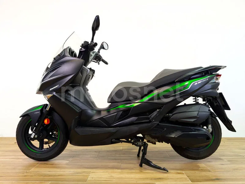 Kawasaki J300 – Vista 5