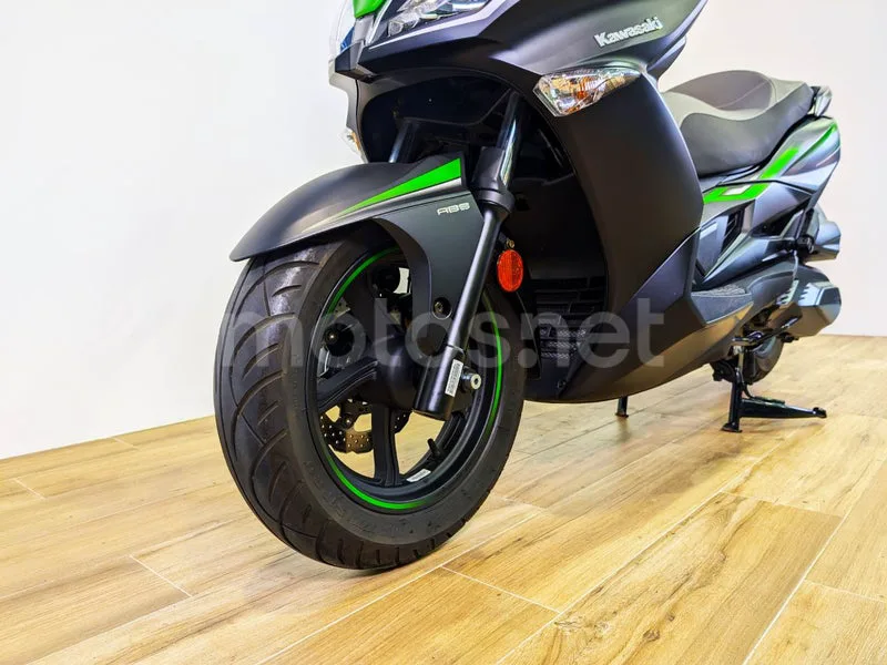 Kawasaki J300 – Vista 6