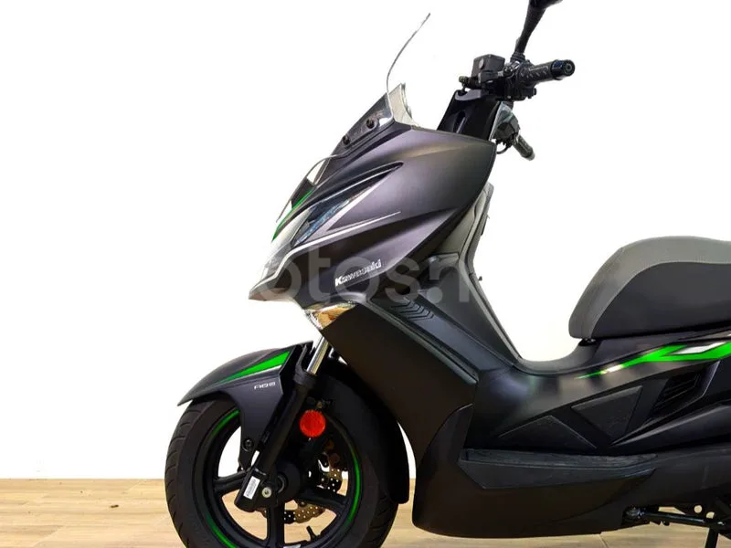 Kawasaki J300 – Vista 8