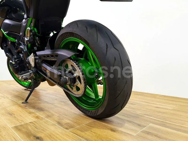 Kawasaki Z900 – Vista 10