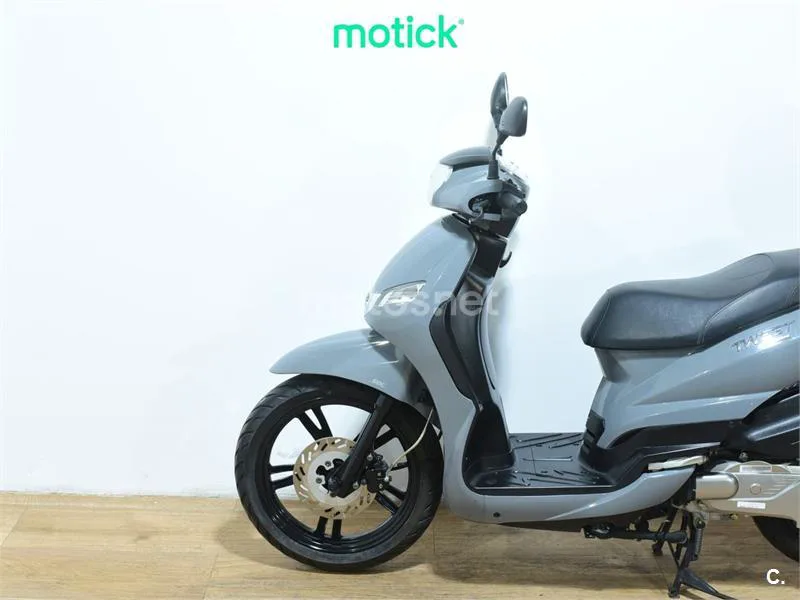 Peugeot Tweet 125 – Vista 8
