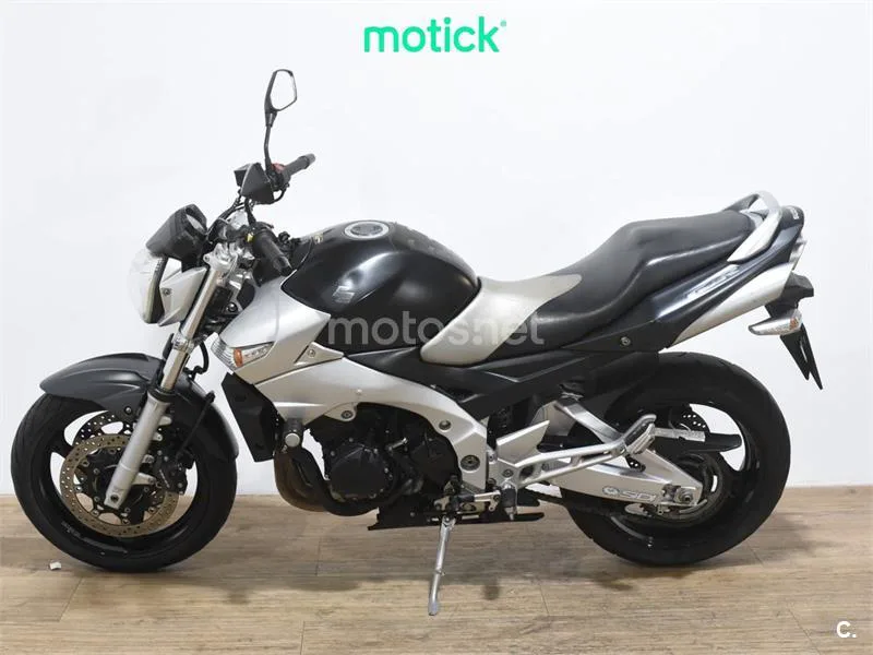 Suzuki GSR 600 – Vista 7