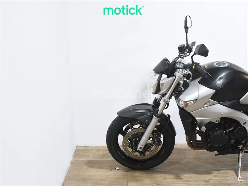 Suzuki GSR 600 – Vista 8