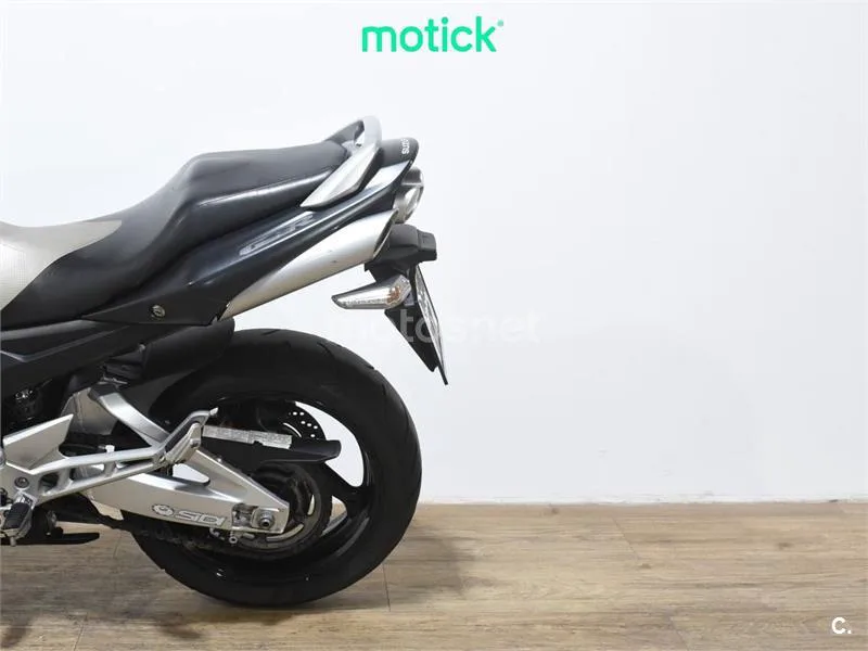 Suzuki GSR 600 – Vista 9