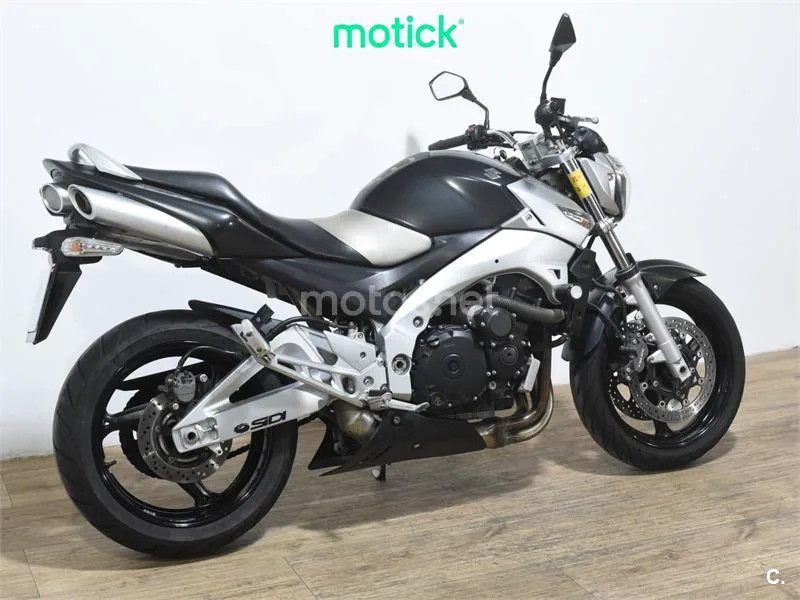 Suzuki GSR 600 – Vista 10