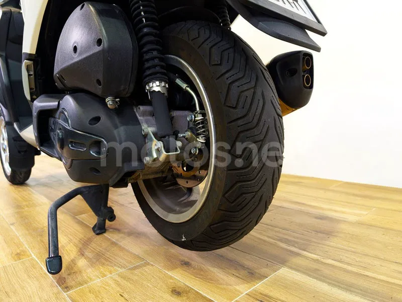 Piaggio MP3 500 HPE Business – Vista 10