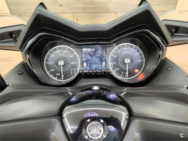 Yamaha XMAX 300 – Vista 17
