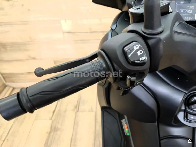 Yamaha XMAX 300 – Vista 18