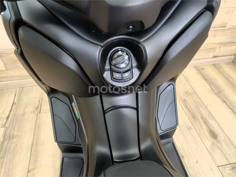 Yamaha XMAX 300 – Vista 21
