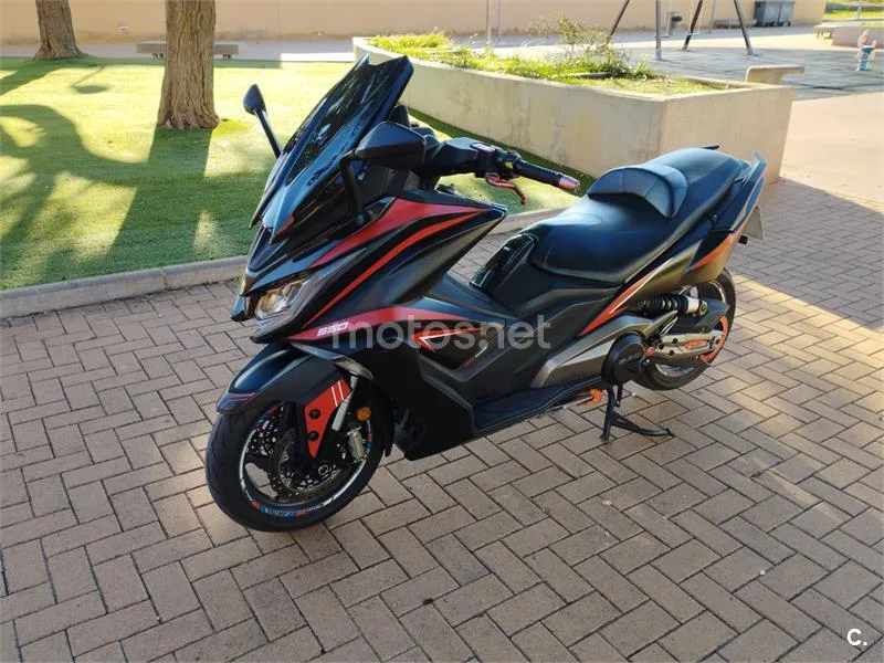 Kymco AK 550 – Vista 4
