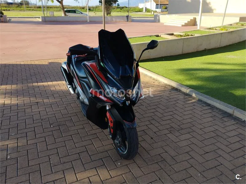 Kymco AK 550 – Vista 5