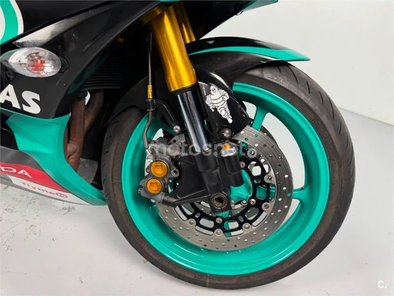 Yamaha R6 – Vista 17