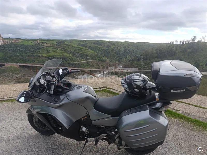 Kawasaki 1400GTR - Vista 4