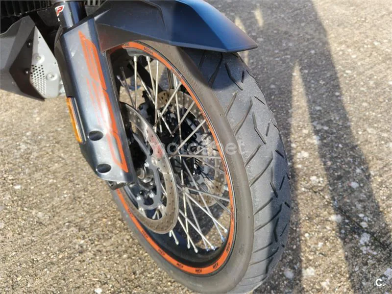 KTM 890 – Vista 7