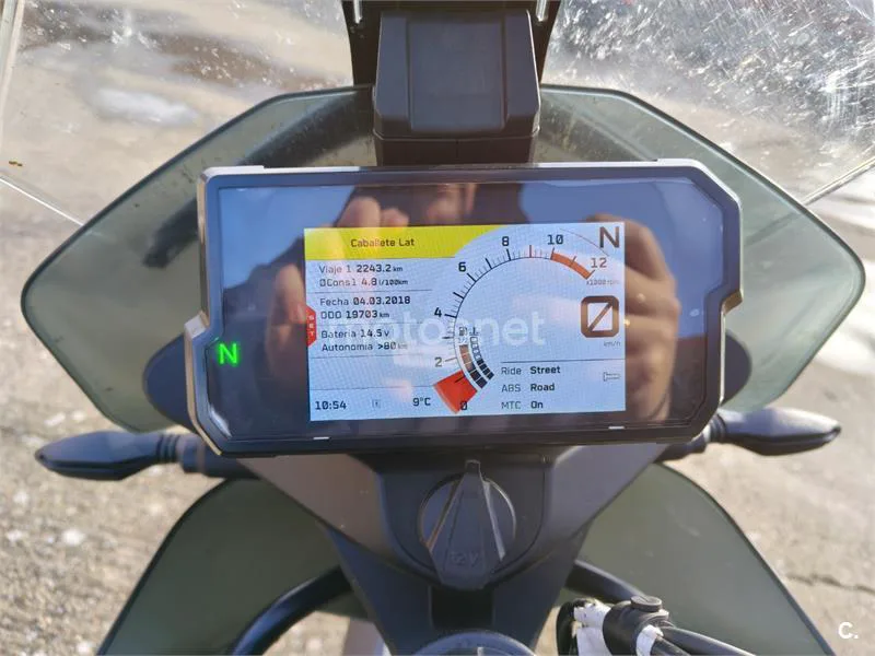 KTM 890 – Vista 8