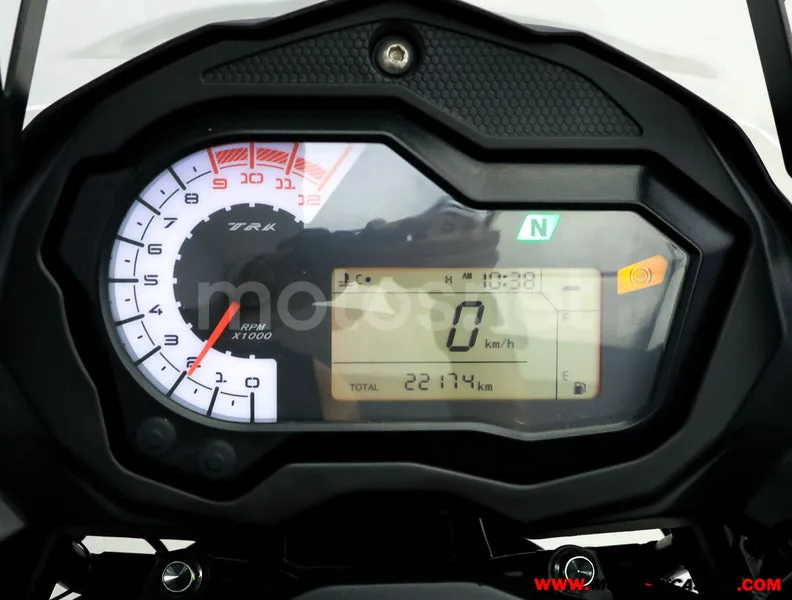 Benelli TRK 502 – Vista 12