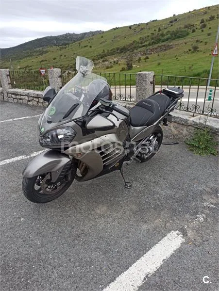 Kawasaki 1400GTR – Vista 3
