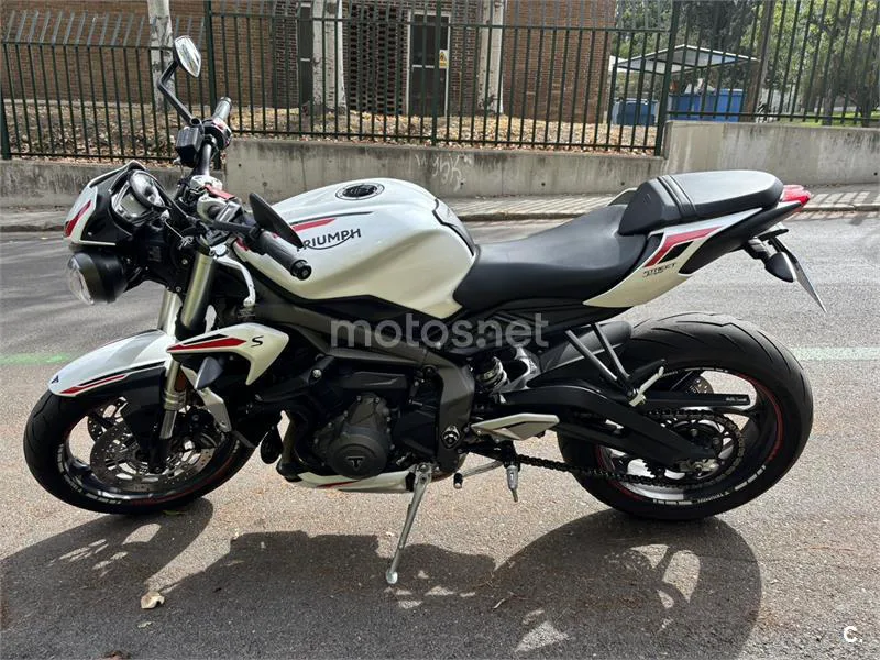 Triumph Street Triple – Vista 3