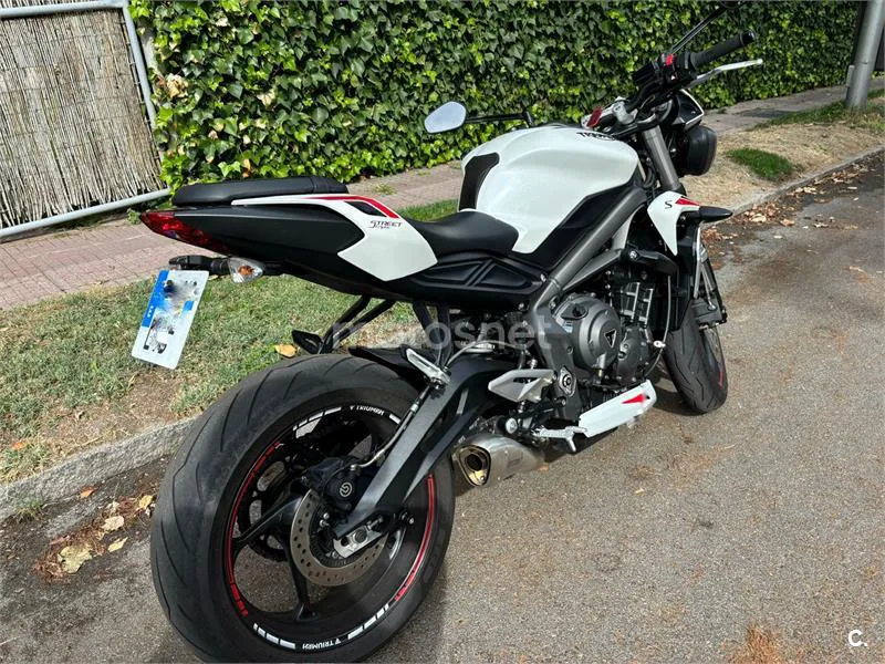 Triumph Street Triple – Vista 5