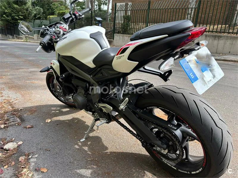 Triumph Street Triple – Vista 6