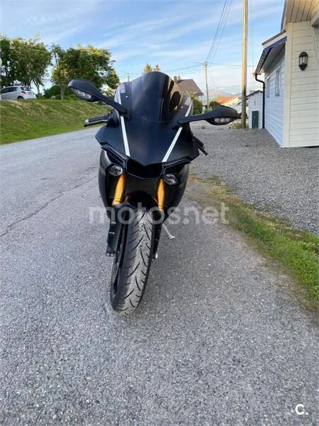 Yamaha R1 – Vista 3