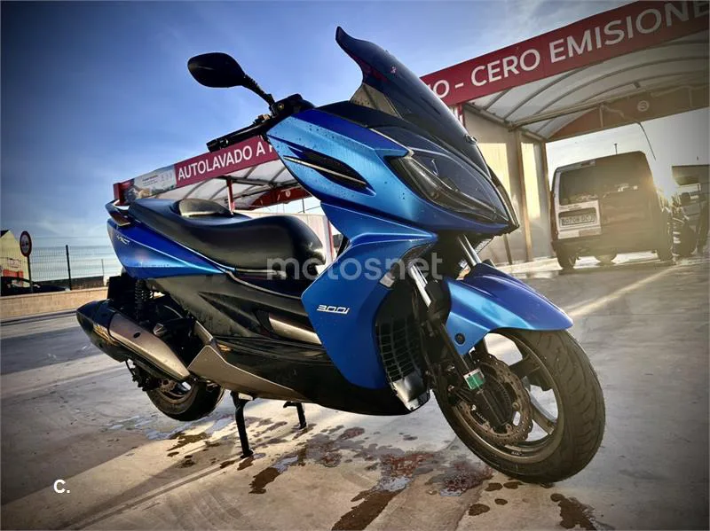 Kymco K-XCT 300i – Vista 2