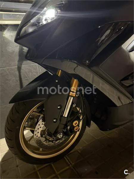 Yamaha TMAX – Vista 4