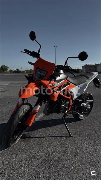 KTM 125 SMC R – Vista 3