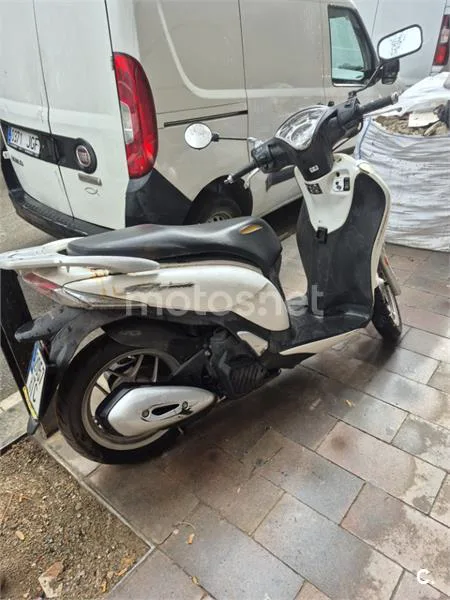 Honda SH 125i – Vista 3