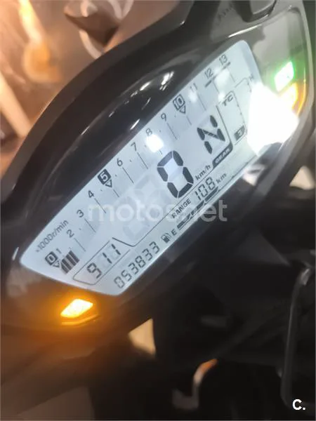 Suzuki GSX-S – Vista 8