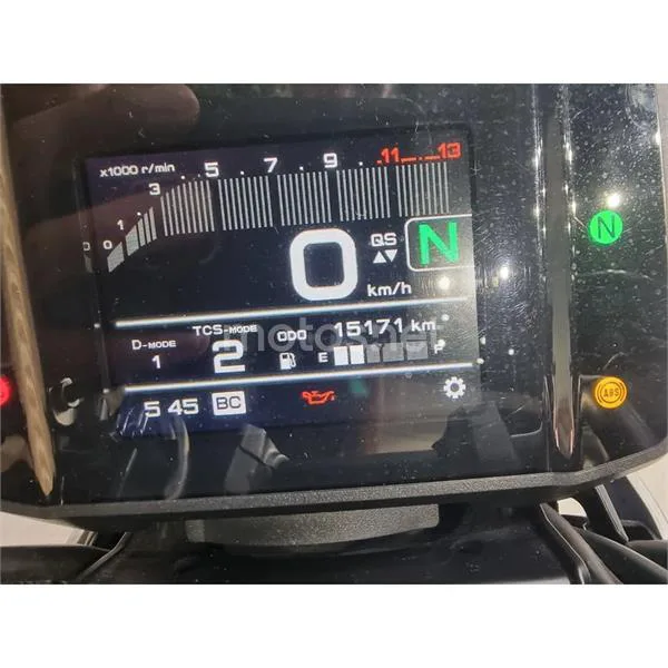 Yamaha XSR 900 – Vista 8