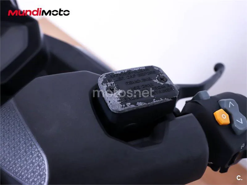 Kymco AK 550 – Vista 27