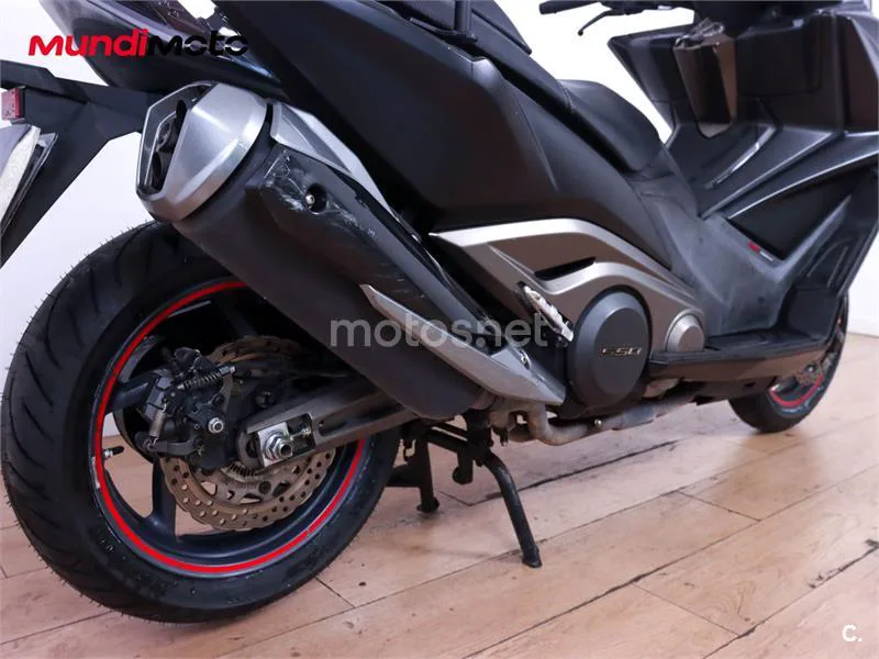 Kymco AK 550 – Vista 4