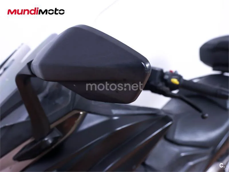 Kymco AK 550 – Vista 31
