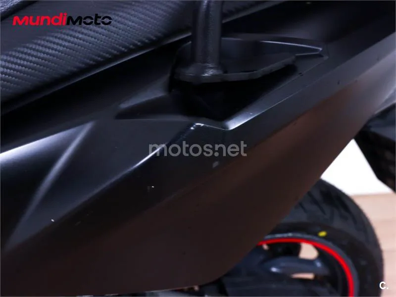 Kymco AK 550 – Vista 42