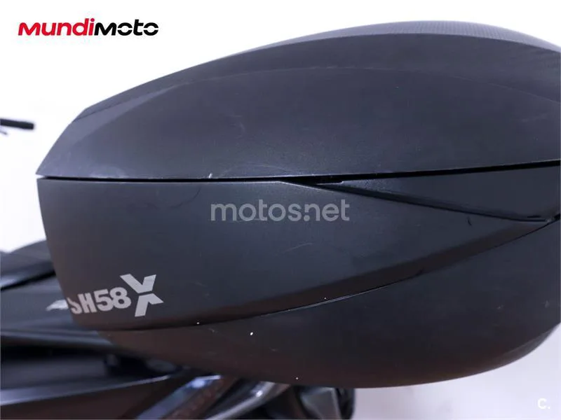 Kymco AK 550 – Vista 45