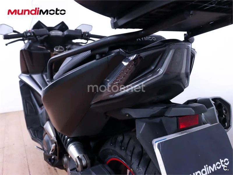 Kymco AK 550 – Vista 9