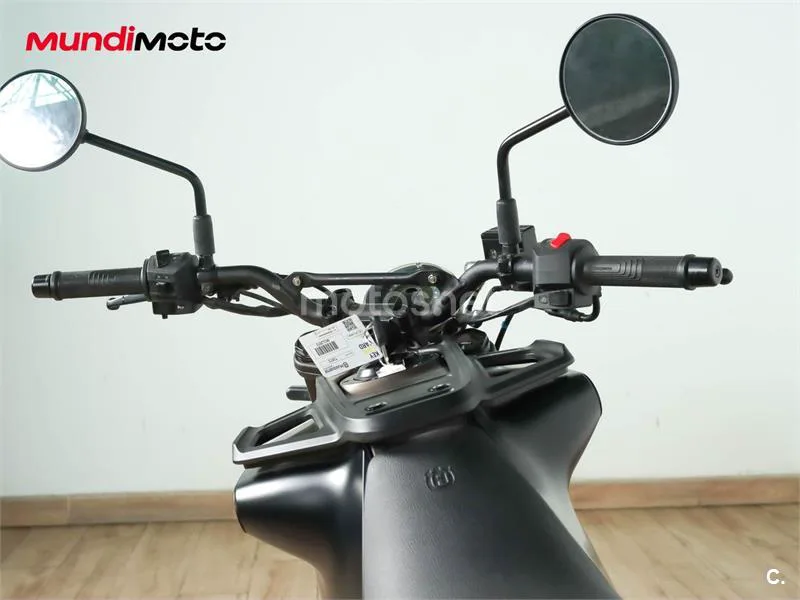 Husqvarna Svartpilen 401 – Vista 11