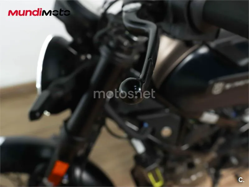 Husqvarna Svartpilen 401 – Vista 19