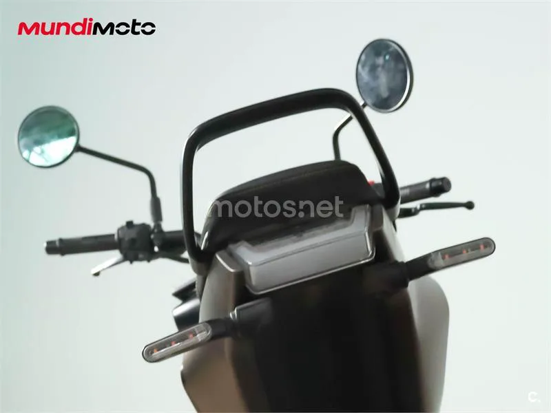 Husqvarna Svartpilen 401 – Vista 9