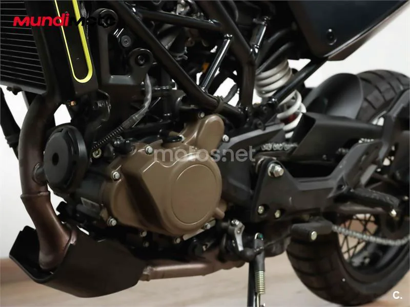 Husqvarna Svartpilen 401 – Vista 10