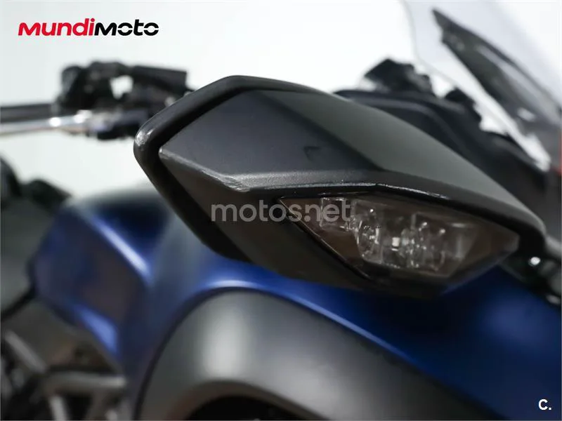 Yamaha Niken – Vista 14