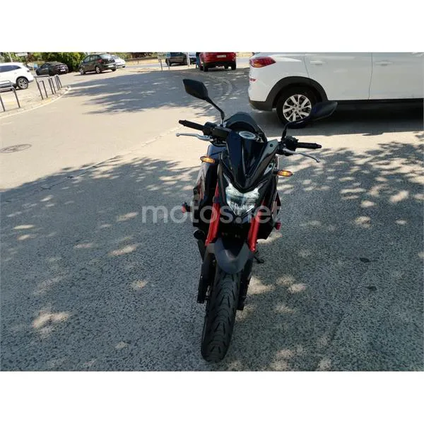 Honda CB 750 Hornet – Vista 3