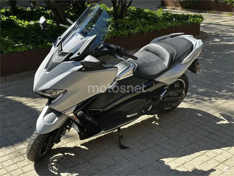 Yamaha TMAX - Vista 3