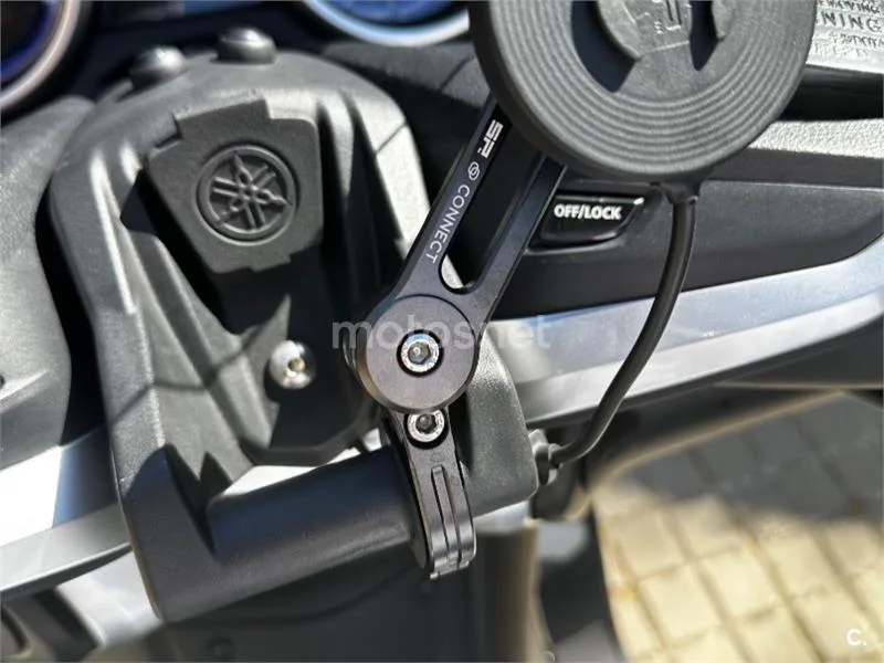 Yamaha TMAX - Vista 4
