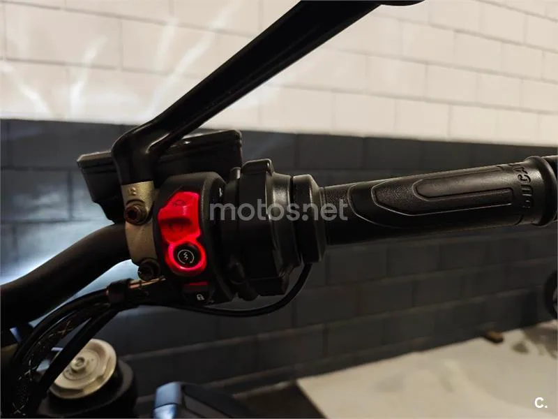 Ducati Diavel – Vista 11