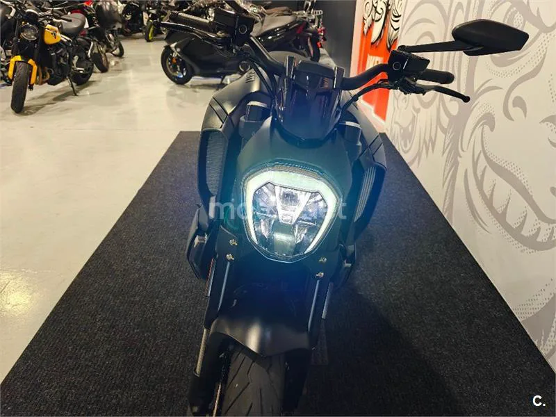 Ducati Diavel – Vista 4