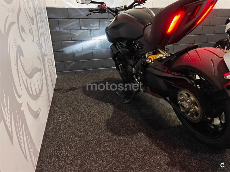 Ducati Diavel – Vista 5